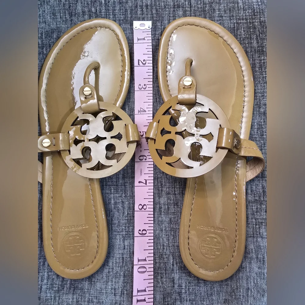Tory Burch Beige Patent Leather Logo Thong Sandals - Picture 2 of 8